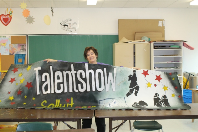 On m'a demandé de réaliser l'affiche qui sera utilisée comme fond de décor pour la "soirée des talents " qui aura lieu à Salluit le 30 octobre 2013. Un vrai plaisir!